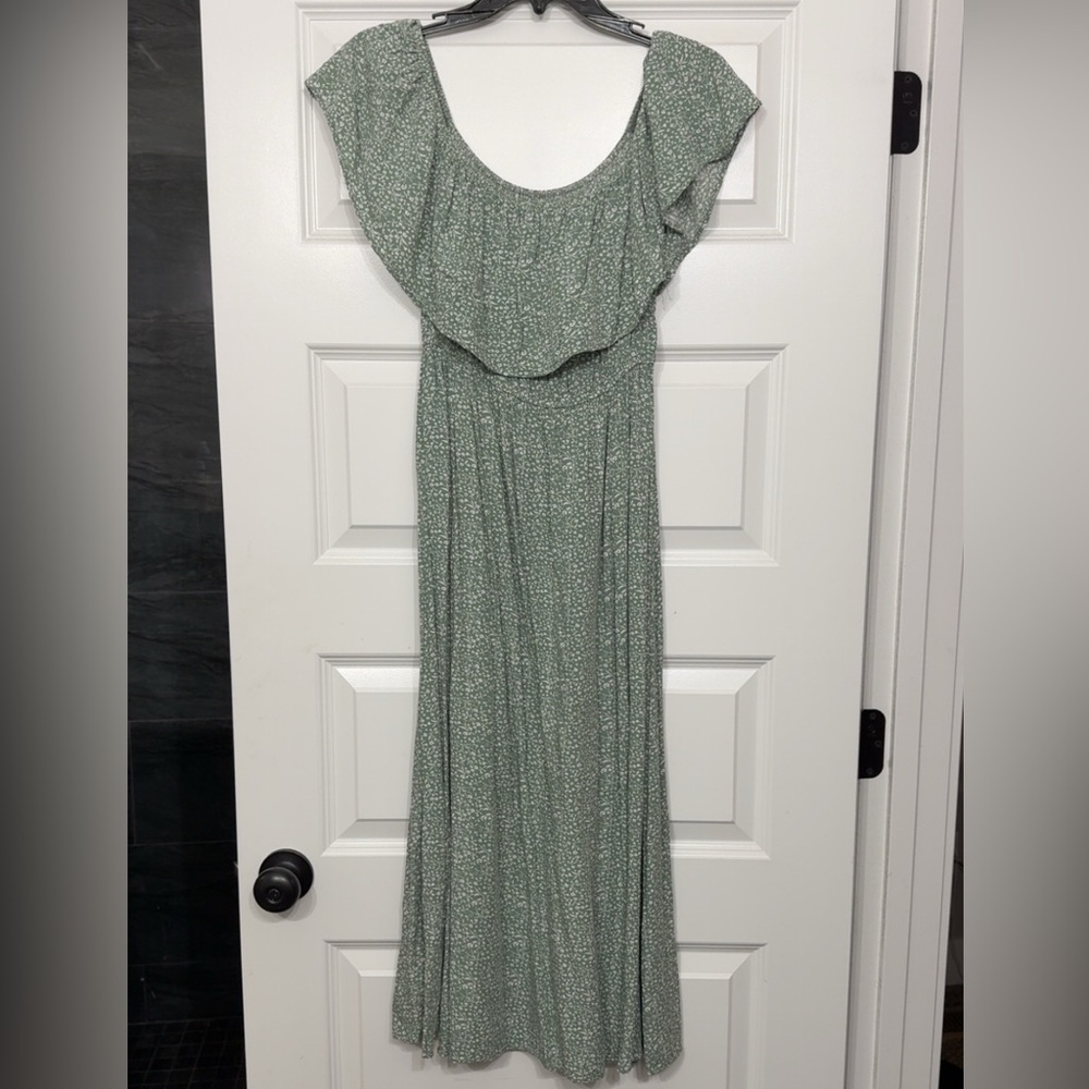 Elegant Green Off-Shoulder Dress